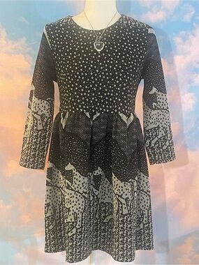 Fun and Adorable Black/Cream Mixed Graphic Patterned Knit Babydoll Dress